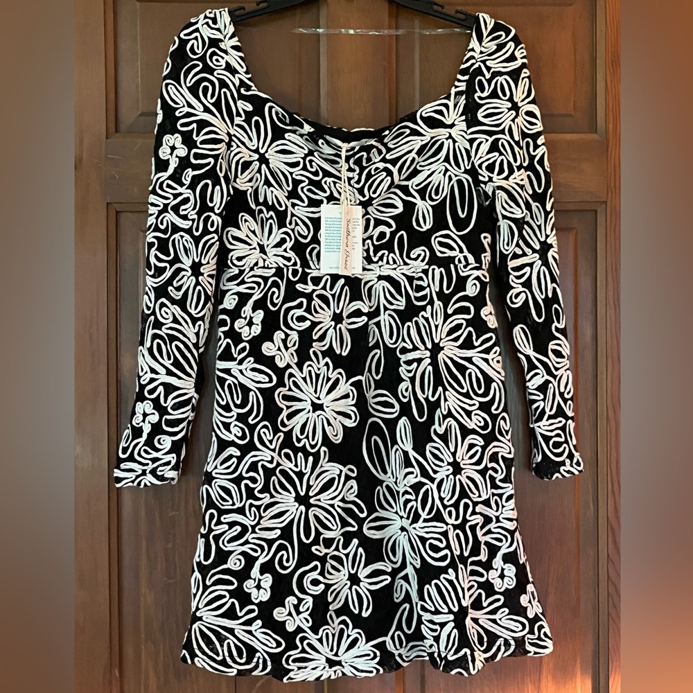 Black and Cream Floral Short Dress Small. Brand new. Sheer sleeve.